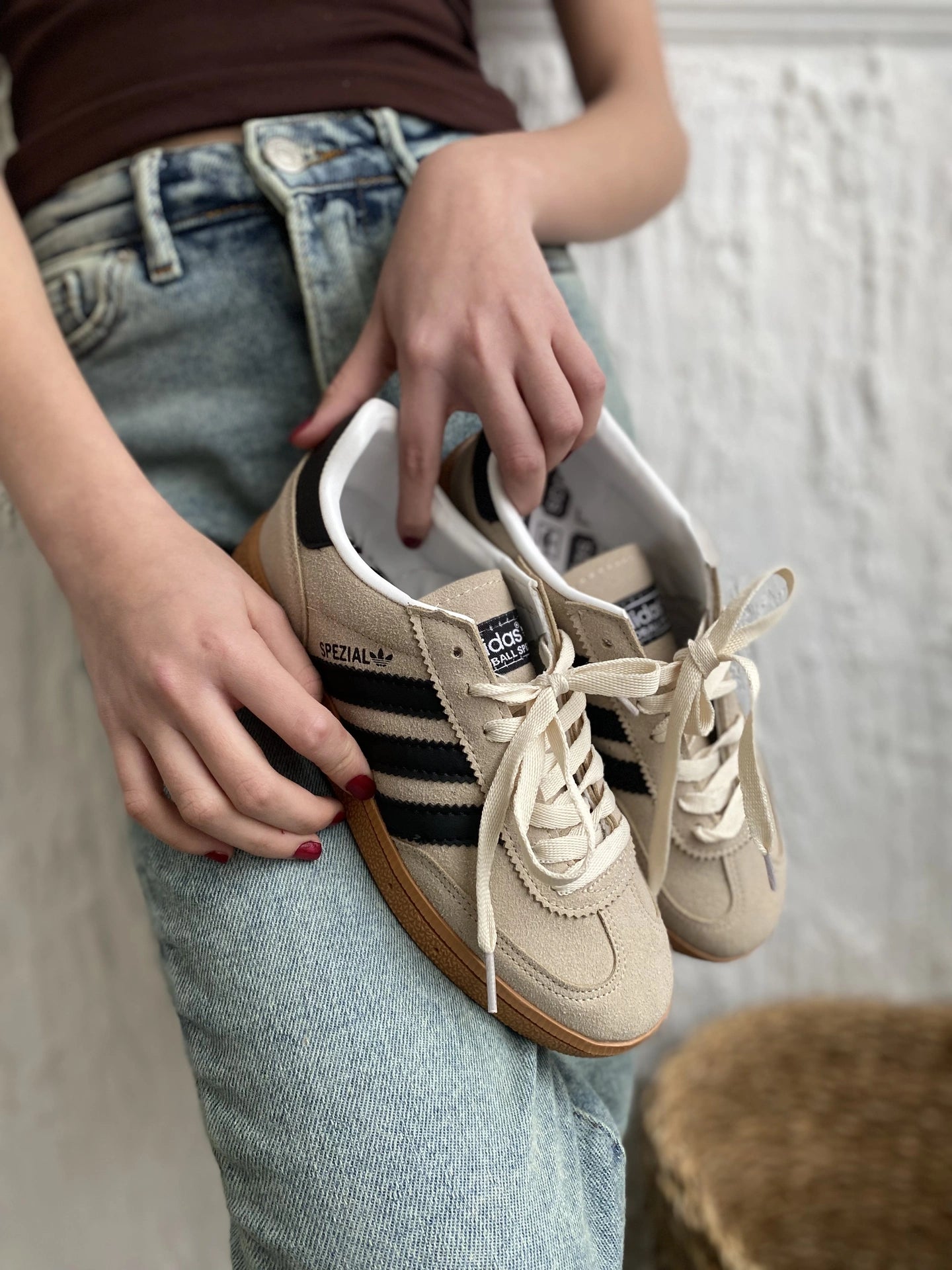 Adidas Spezial Bej Süet – Siyah Detaylı