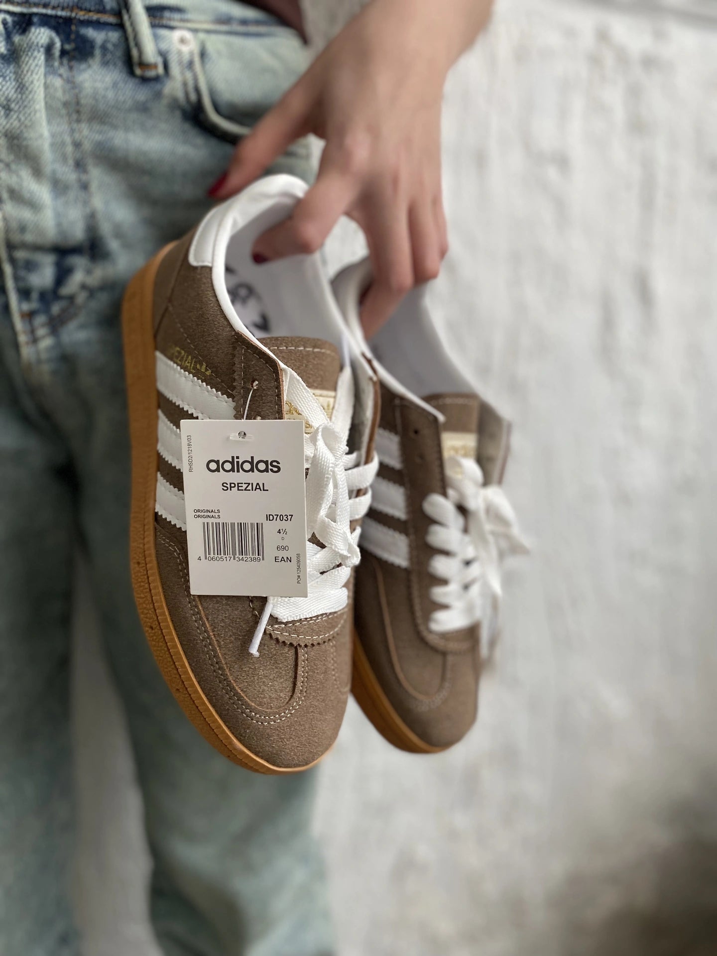 Adidas Spezial Kahverengi Süet Sneaker – Açık Beyaz Şeritli