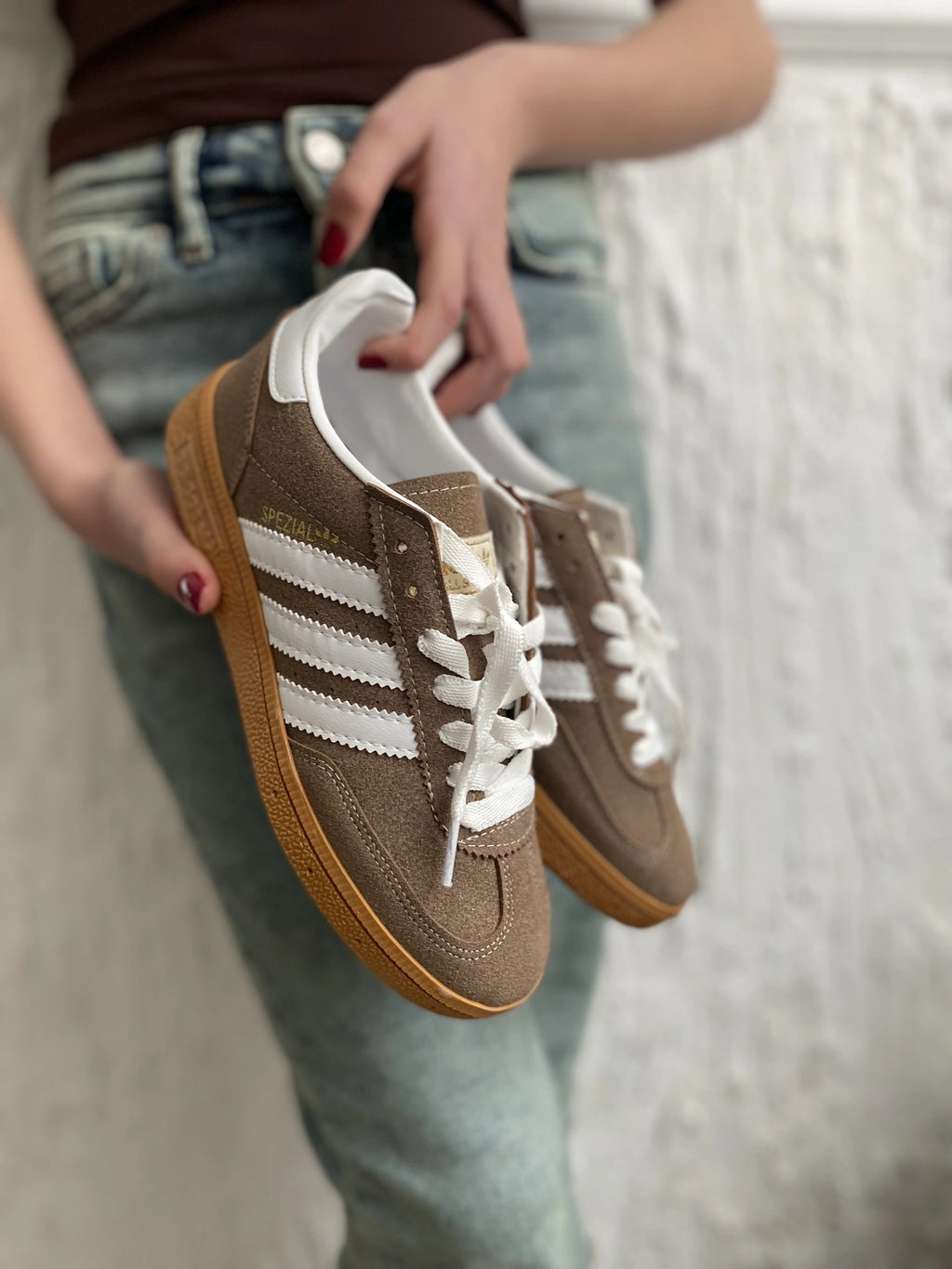 Adidas Spezial Kahverengi Süet Sneaker – Açık Beyaz Şeritli