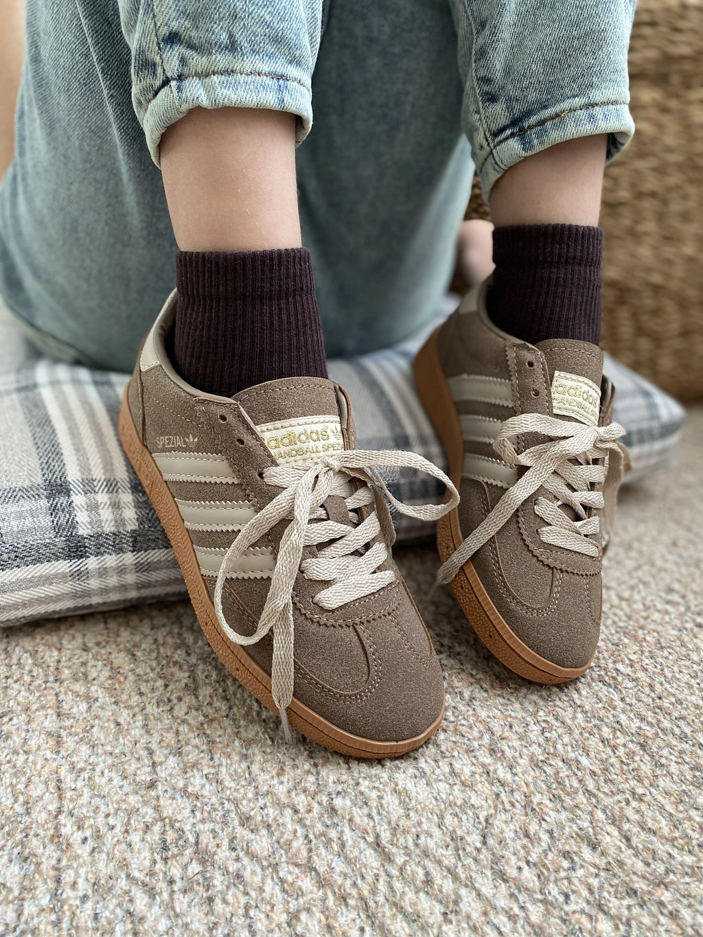 Adidas Spezial Kahverengi Süet – Koyu Krem Şeritli