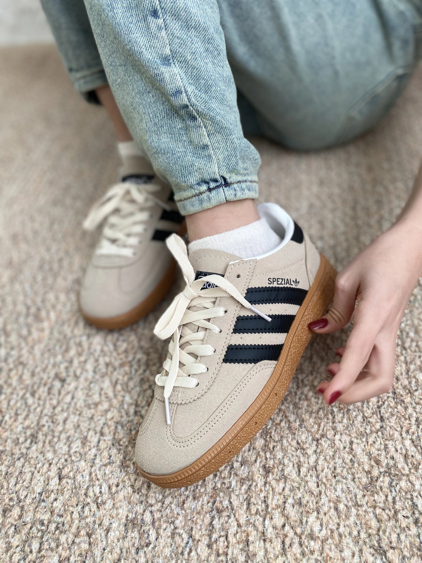 Adidas Spezial Bej Süet – Siyah Detaylı