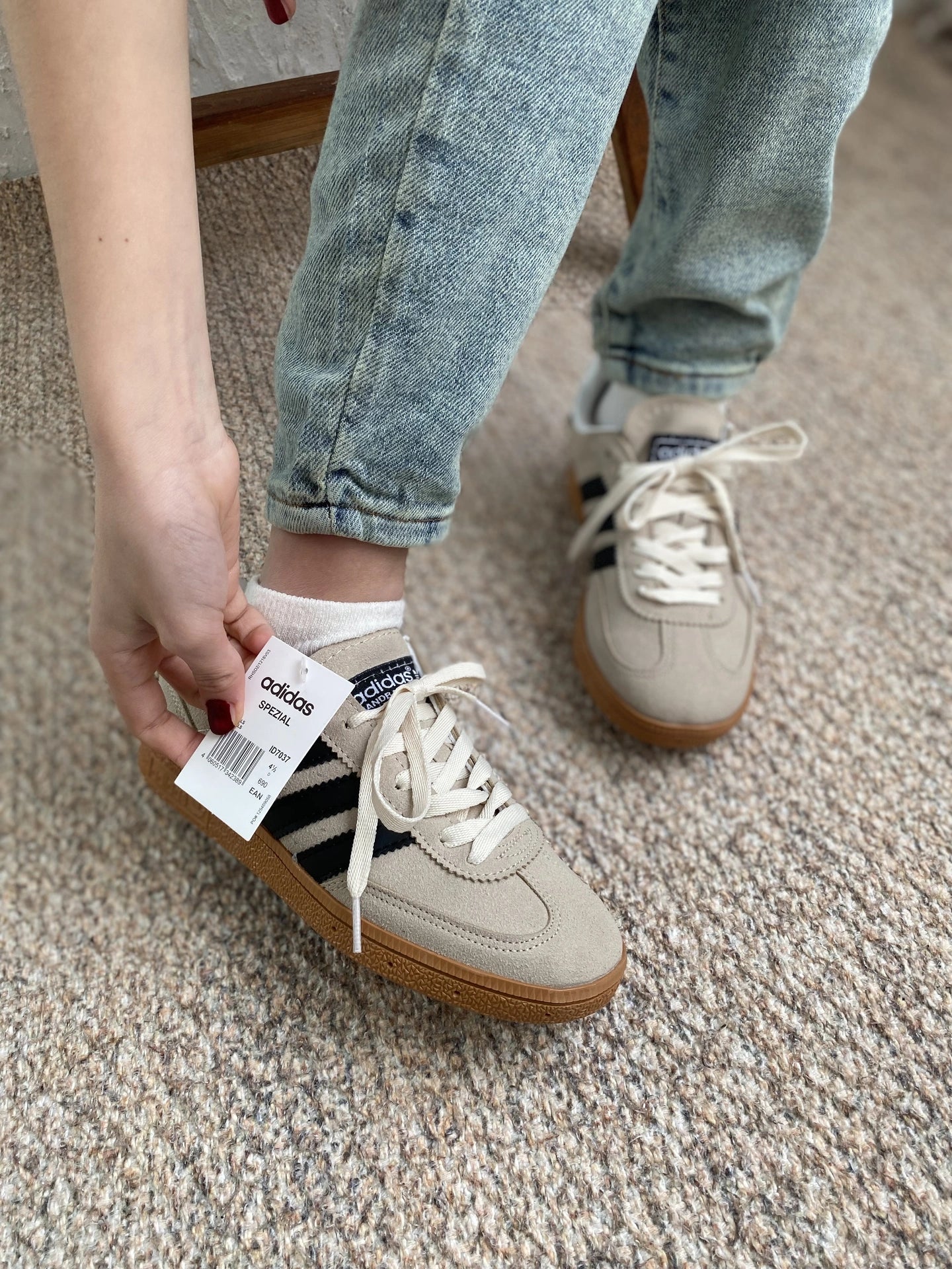 Adidas Spezial Bej Süet – Siyah Detaylı