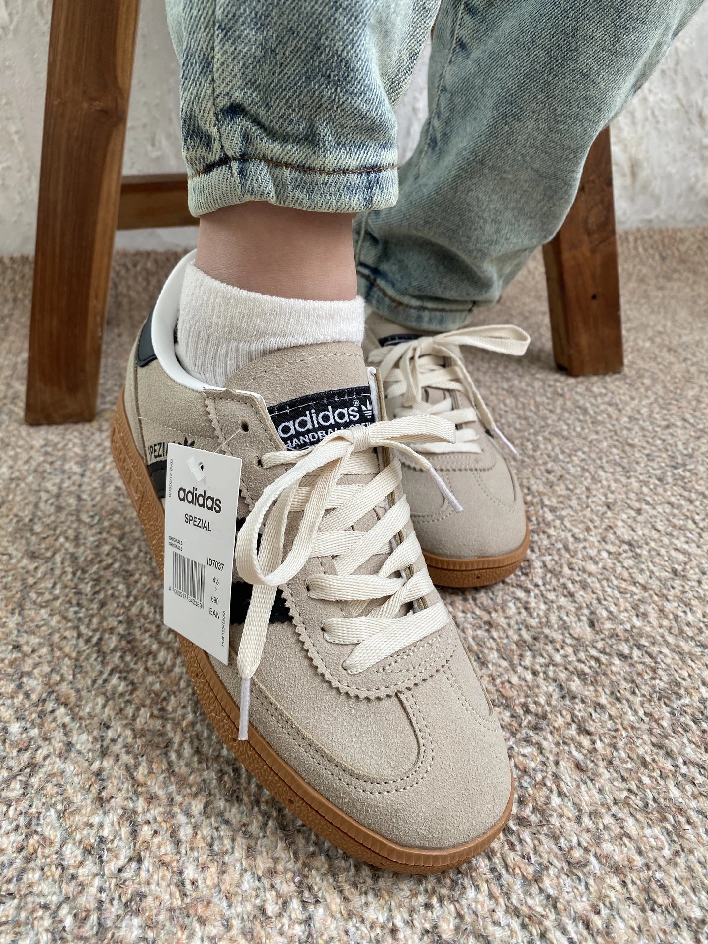 Adidas Spezial Bej Süet – Siyah Detaylı