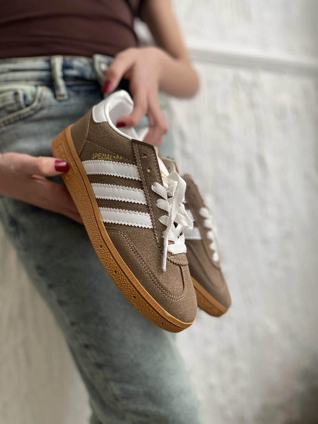 Adidas Spezial Kahverengi Süet Sneaker – Açık Beyaz Şeritli